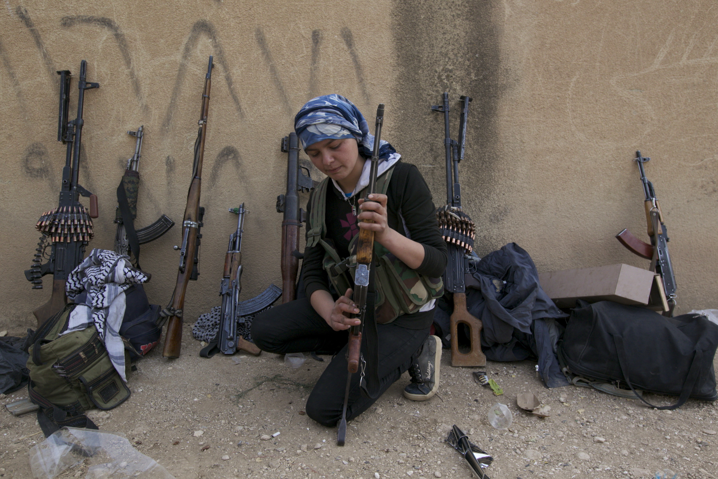 Мусульман солдат. Курды с оружием.